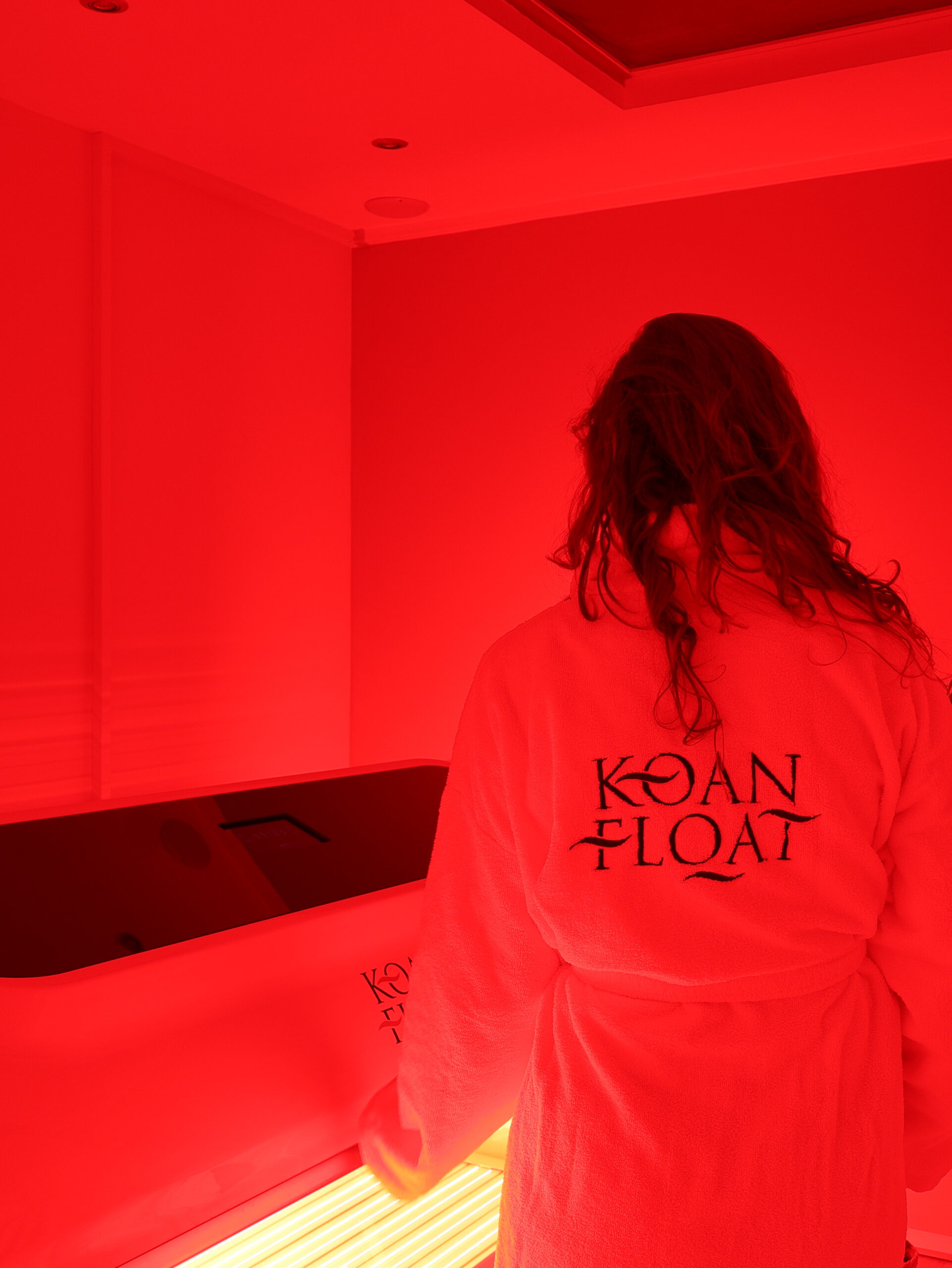  Red light therapy sessie in een wellnessruimte bij Koan Float